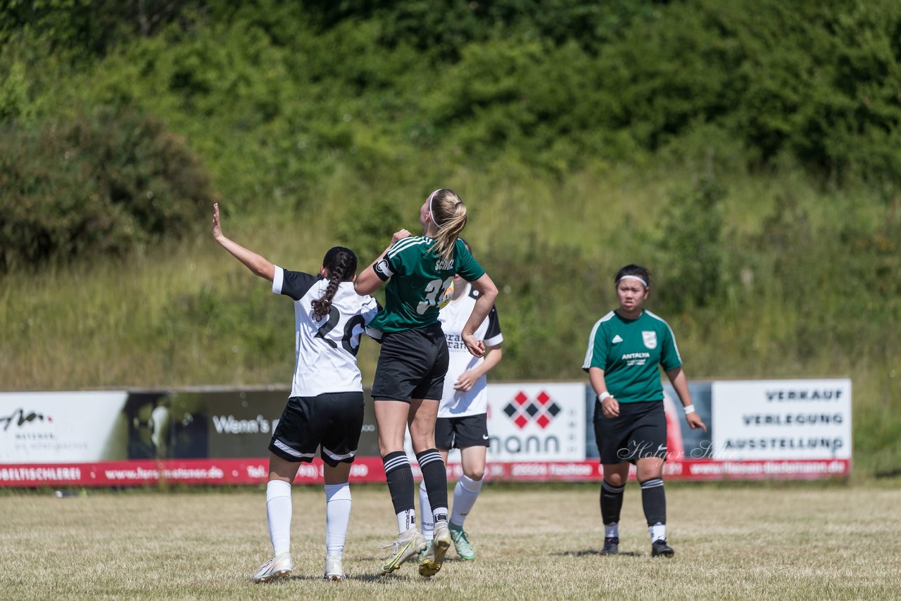 Bild 150 - wBJ TuRa Meldorf/Buesum - JFV Luebeck : Ergebnis: 1:0